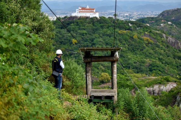 Crea realiza vistoria na tirolesa do Morro do Moreno por Fernando Madeira