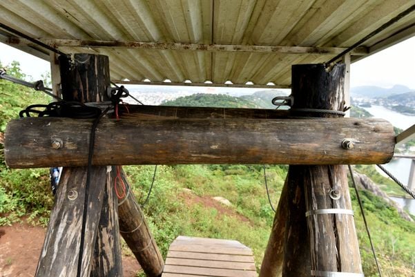 Crea realiza vistoria na tirolesa do Morro do Moreno por Fernando Madeira