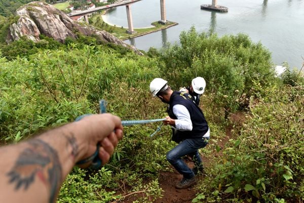 Crea realiza vistoria na tirolesa do Morro do Moreno por Fernando Madeira