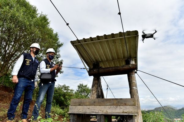 Crea realiza vistoria na tirolesa do Morro do Moreno por Fernando Madeira