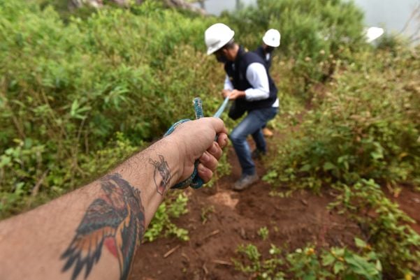 Crea realiza vistoria na tirolesa do Morro do Moreno por Fernando Madeira