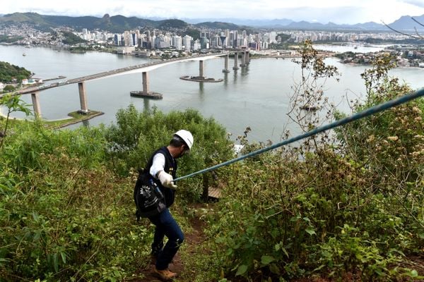 Crea realiza vistoria na tirolesa do Morro do Moreno por Fernando Madeira