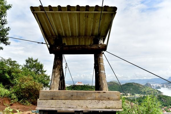 Crea realiza vistoria na tirolesa do Morro do Moreno por Fernando Madeira