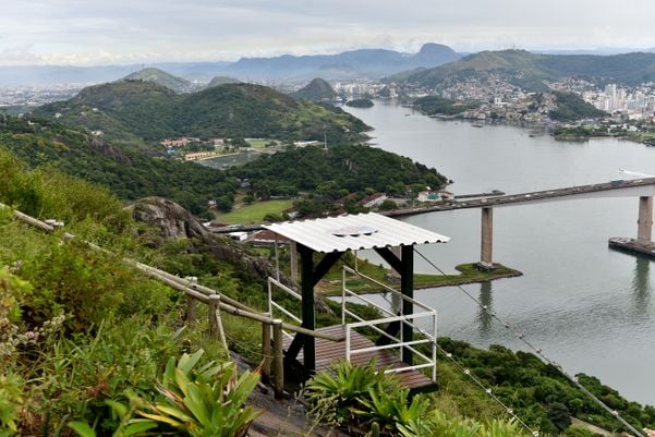Crea realiza vistoria na tirolesa do Morro do Moreno por Fernando Madeira
