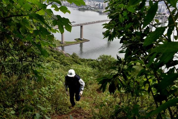 Crea realiza vistoria na tirolesa do Morro do Moreno por Fernando Madeira