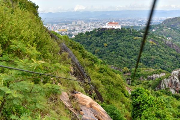 Crea realiza vistoria na tirolesa do Morro do Moreno por Fernando Madeira
