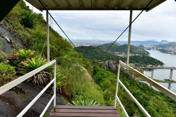 Crea realiza vistoria na tirolesa do Morro do Moreno por Fernando Madeira
