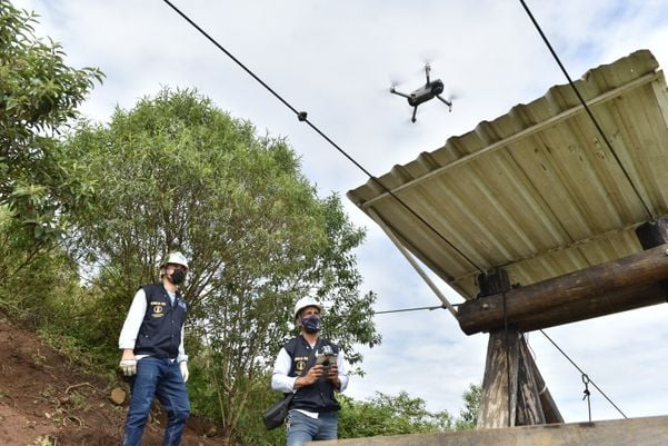 Crea realiza vistoria na tirolesa do Morro do Moreno por Fernando Madeira