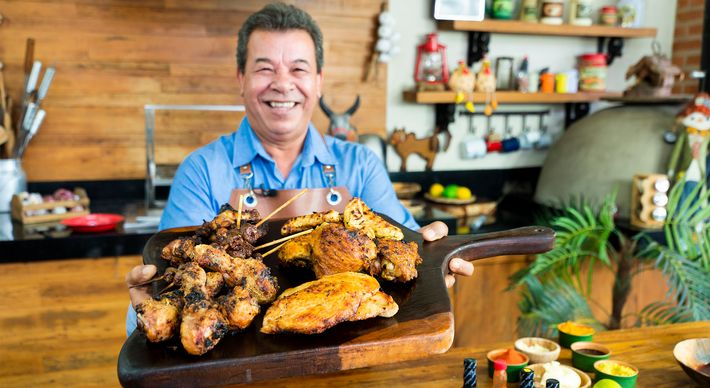 Com receitas, dicas e curiosidades sobre churrasco, o programa comandado por José Almiro de Morais estreia no dia 8 de maio