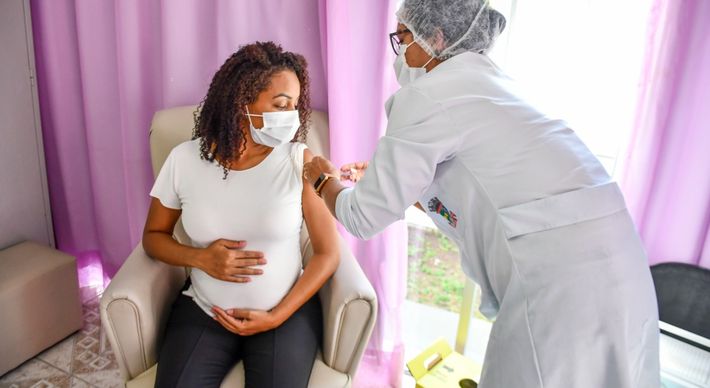 A vacinação ocorre das 8h às 17h em 32 pontos espalhados na sede e no interior do município. Serão utilizadas cerca de 6 mil doses da vacina Oxford/Astrazeneca