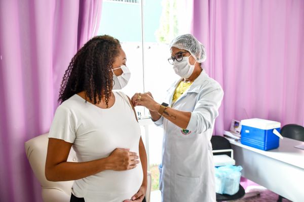 Linhares inicia vacinação de pessoas com comorbidades, grávidas e puérperas