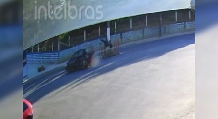 Colisão ocorreu no cruzamento da Avenida Guanabara, uma das principais do município