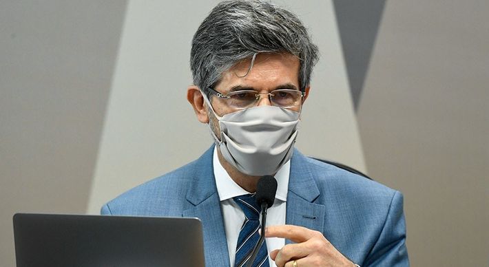 O ex-ministro da Saúde também fez críticas à cloroquina e afirmou que algumas decisões a respeito do medicamento não passaram pelo Ministério da Saúde