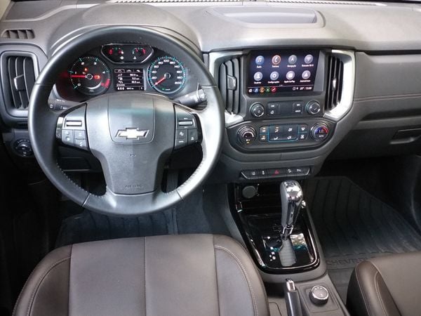 picape Chevrolet S10 High Country por Luiza Kreitlon/AutoMotrix