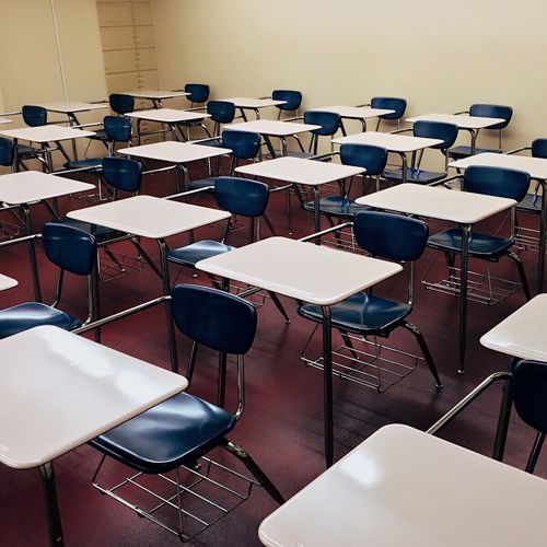 Seguindo o Mapa de Risco, não pode haver aulas em cidades classificadas em risco extremo ou risco alto. A expectativa é de que um novo documento seja divulgado nesta sexta-feira (7)