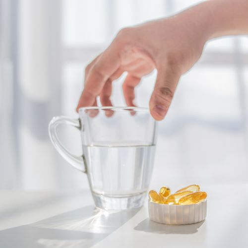O uso incorreto dessa vitamina pode gerar perda da função renal e calculose renal. Médicas explicam que não há comprovação de que o uso pode melhorar o desfecho de um caso de Covid-19