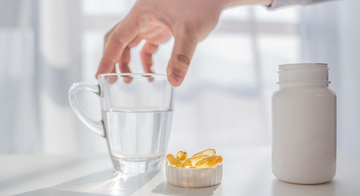 O uso incorreto dessa vitamina pode gerar perda da função renal e calculose renal. Médicas explicam que não há comprovação de que o uso pode melhorar o desfecho de um caso de Covid-19