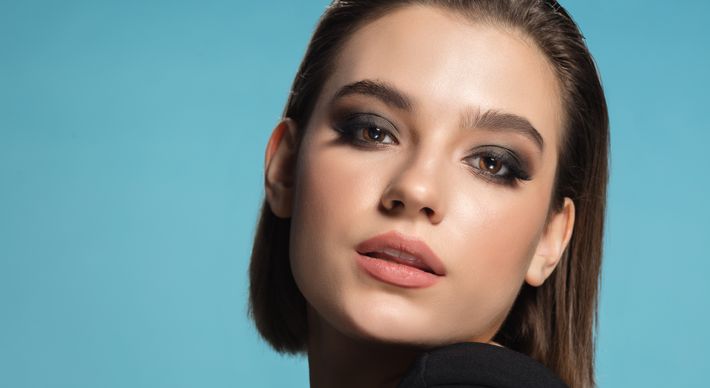 Tem as criações de Manu Gavassi e Rafa Kalimann, além das novidades de maquiagem, perfumaria e skincare que acabam de chegar ao mercado de beleza