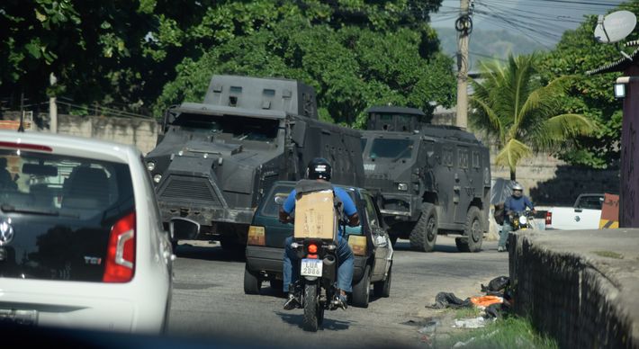 Se existem ações que produzem morte e violência, podem e devem existir ações que produzam vida e paz social. São escolhas! Escolhas de projeto de Estado