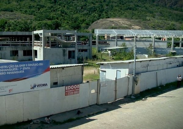 Escola de Ensino Fundamental em Inhanguetá, em Vitória, é uma das obras paradas da Prefeitura de Vitória