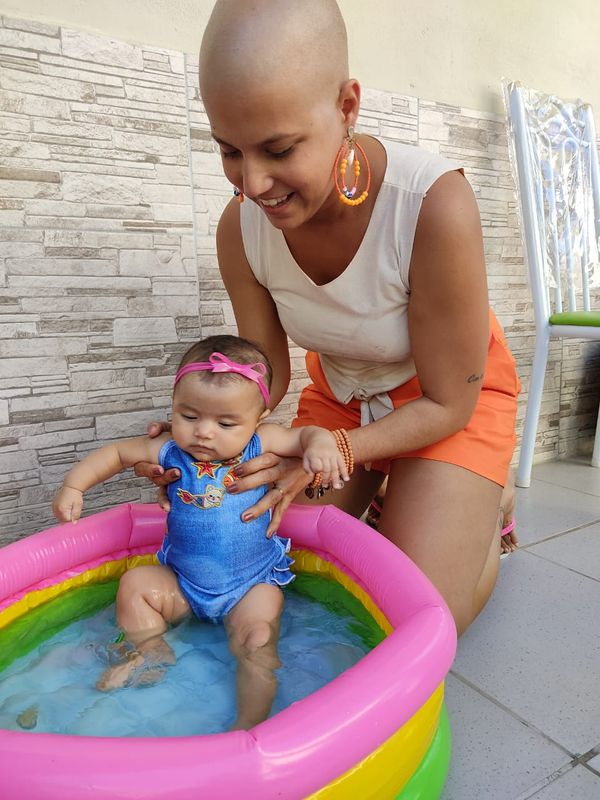  Larissa Belo com a filha Laura
