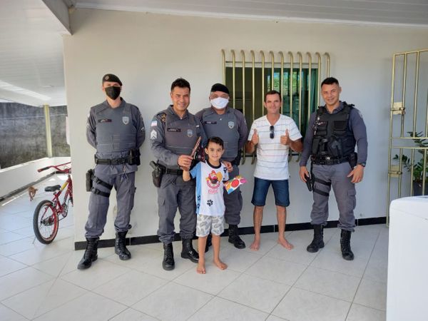 Menino de 7 anos realiza o sonho de conhecer a polícia no interior do ES por Arquivo pessoal