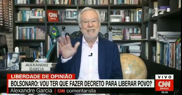 O jornalista Alexandre Garcia ameaça deixar a CNN ao vivo durante programa com apresentador da emissora
