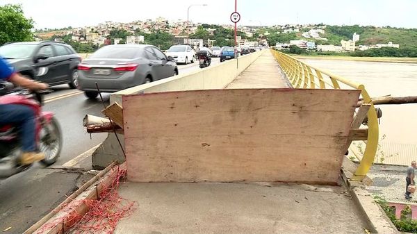 Obra no acesso da ponte Florentino Avidos, em Colatina, está parada desde 2014