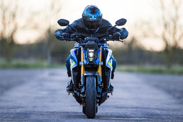 Suzuki GSX-S1000 por Suzuki/Divulgação