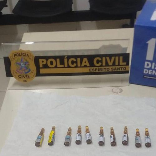 Na casa dele, a polícia apreendeu 10 ampolas de sulfato de morfina, que seriam revendidas. Ele confessou à polícia a intenção de repassar as ampolas