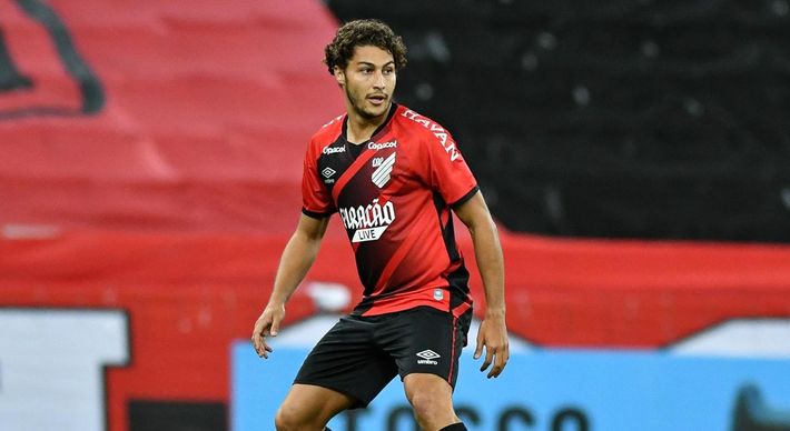 O jogador, revelado pelo Botafogo e hoje no Athletico-PR, atropelou e matou um casal na Avenida Lúcio Costa, no Recreio, Zona Oeste do Rio de Janeiro, no dia 30 de dezembro