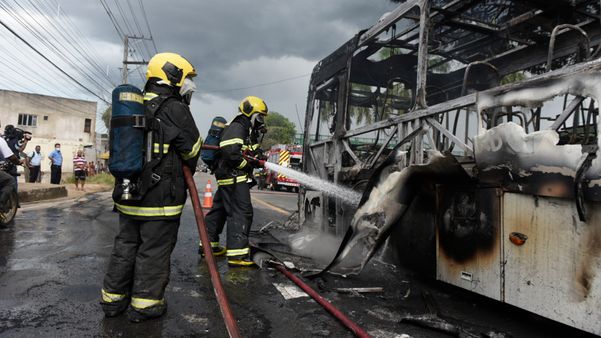 Ação assustou passageiros e moradores da região de Nova Carapina por Vitor Jubini