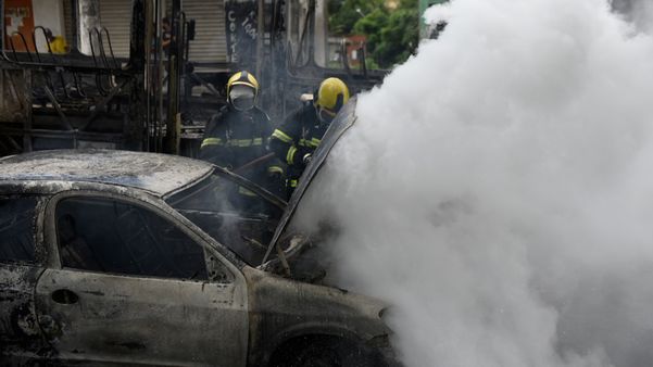 Equipe do Corpo de Bombeiros esteve no local na tarde desta sexta-feira (7) para apagar o incêndio por Vitor Jubini