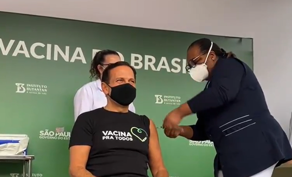 Governador Doria é vacinado em SP