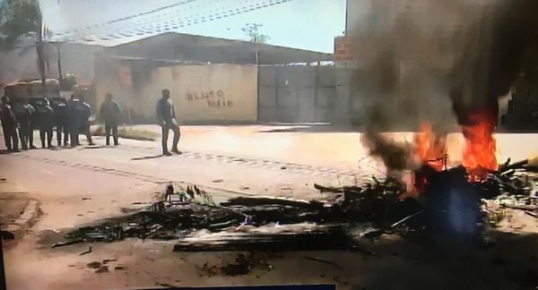 Moradores protestam após morte de morador em Cidade Pomar, na Serra