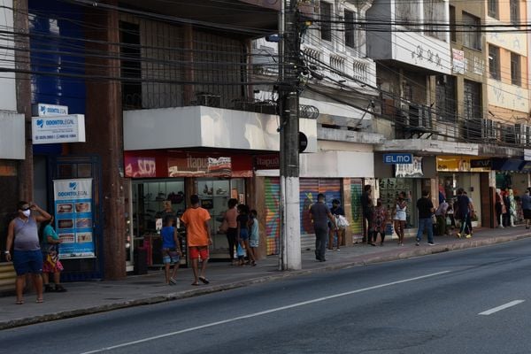 Movimentação no comércio de rua no Centro de Vitória