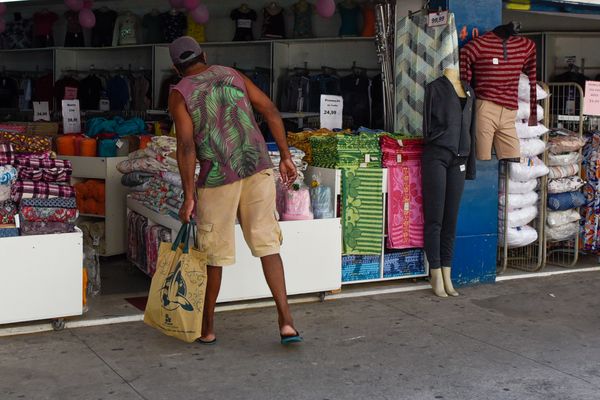 Movimentação no comércio de rua no Centro de Vitória