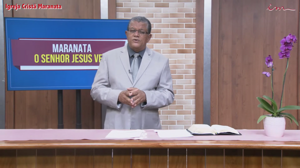 Nos cultos realizados às quinta-feiras, pastores oram por toda a igreja e transmitem os dons espirituais