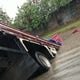 Imagem - Vídeo: caminhão cai dentro de valão em Vila Velha