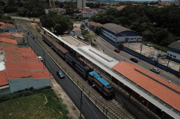 Composição estacionada na estação ferroviária de Salto, no interior de São Paulo