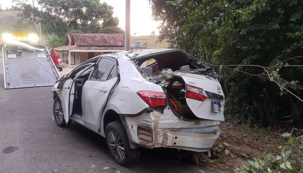 Mulher morre após capotar veículo em Vila Pavão