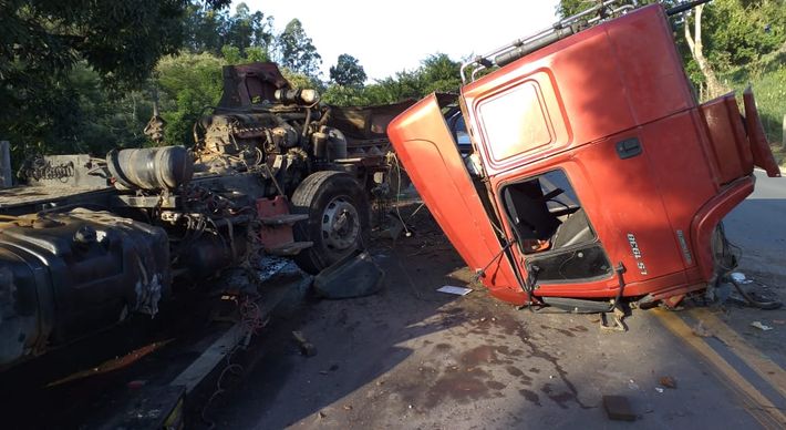 A ocorrência foi na rodovia ES 257 e deixou o motorista ferido, na tarde desta segunda-feira (10). O trânsito ficou em meia pista por aproximadamente duas horas, sendo liberado por volta de 18h