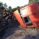 Imagem - Carreta tomba e fica com cabine totalmente destruída em Aracruz