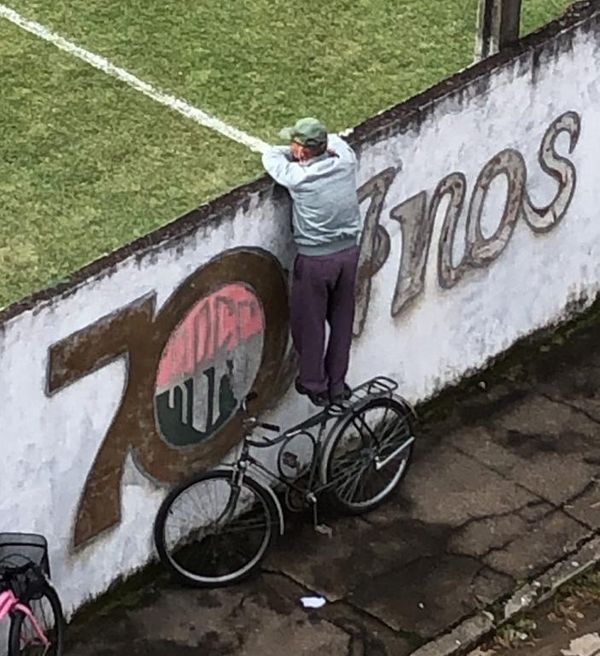 O torcedor do tricolor de Venda Nova vendo seu time jogar com a Desportiva e se classificar para a semifinal do Capixabão