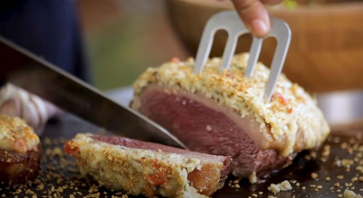 O quilo da carne servida ao presidente Jair Bolsonaro em um churrasco custa em média R$ 1.800. Conheça formas práticas de assar as opções acessíveis e ganhar elogios que valem mais