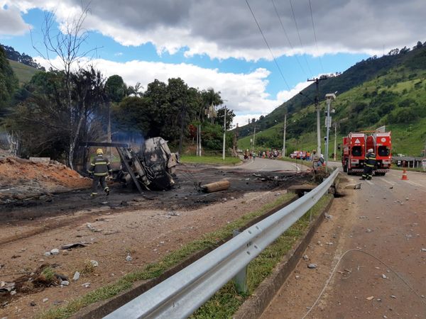 Acidente com caminhão-tanque em Afonso Cláudio