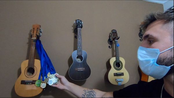 Ex-BBB Arthur Picoli mostra detalhes do seu quarto em Conduru, distrito de Cachoeiro por Samy Ferreira