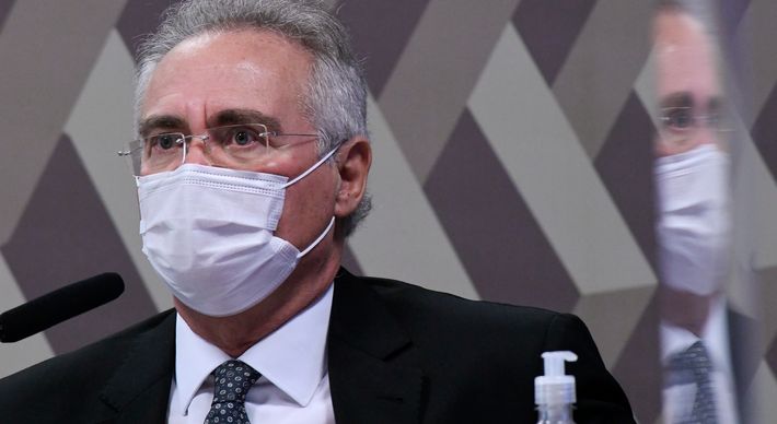 No meio da discussão com outros senadores, Calheiros afirmou que a discussão não ia 'chegar a lugar nenhum', e citou a investigação do Estadão sobre o orçamento secreto