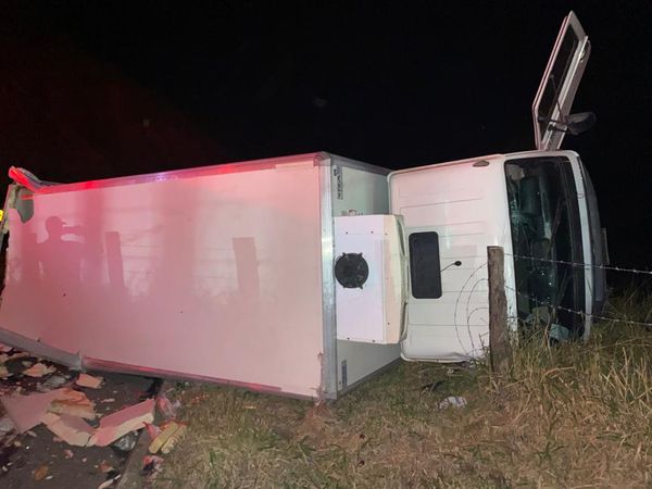 Acidente entre caminhões e ambulância deixa ao menos um ferido em Alegre por Internauta