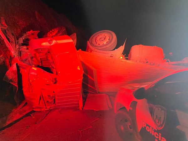 Acidente entre caminhões e ambulância deixa ao menos um ferido em Alegre por Internauta